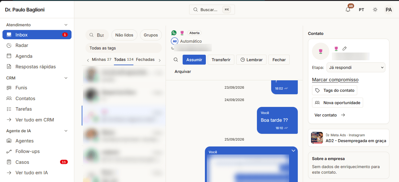 CRM próprio com a caixa de entrada do WhatsApp; nomes, fotos e telefones dos clientes borrados
